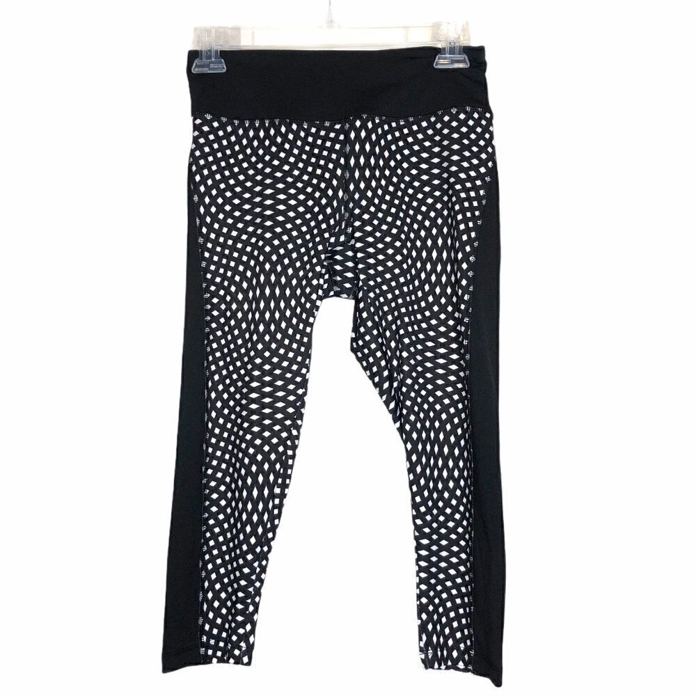 nwt - LULAROE Jade capri leggings in black and white diamond pattern - Size XS
